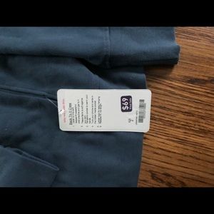 Lululemon sweatshirt Size 2 NWT